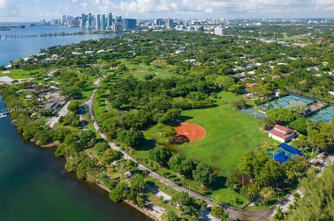 Building Photo - 600 NE 57th St