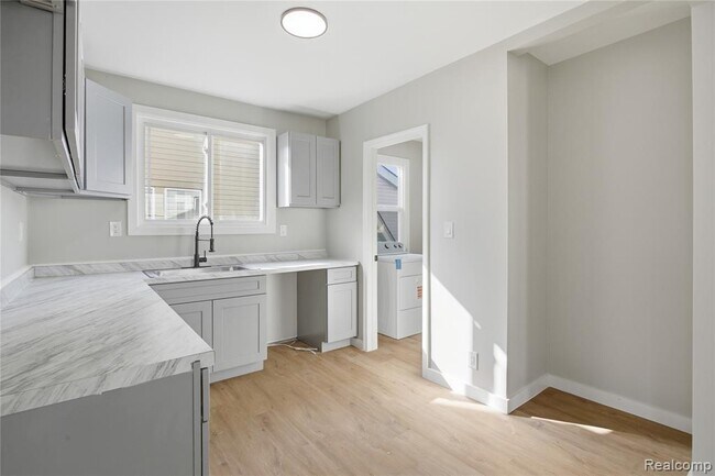 Building Photo - 14617-14617 Winthrop St