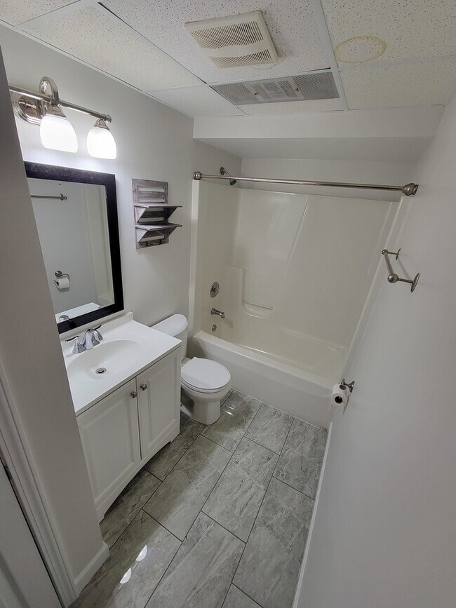 Building Photo - 203 Meadows Dr