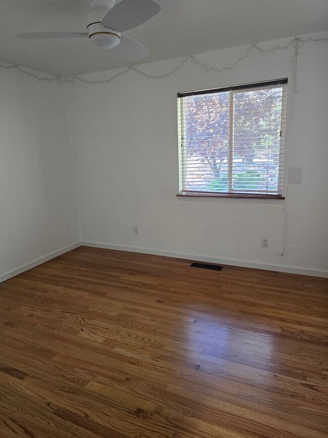 Building Photo - *Pending* Spacious 5 Bedroom Home With Valley Views In SW Reno!
