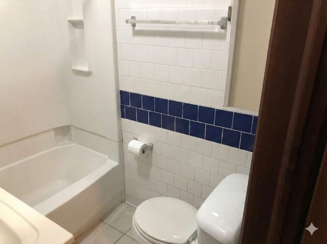 Building Photo - Great 4 Bed 1 Bath close to UWEC!