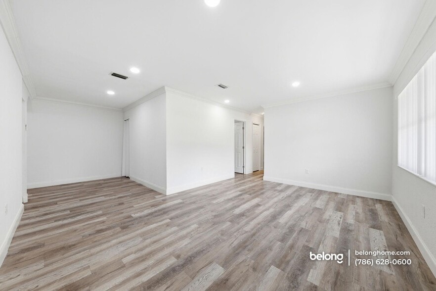 Building Photo - 980 NW 200th Terrace