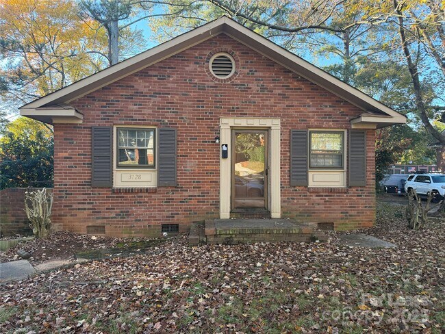 Building Photo - 3728 Dresden Dr E