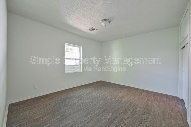 Building Photo - 713 SW 25th St