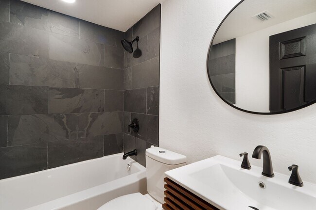 Building Photo - 3/2 Completely Renovated Modern Home in Pr...