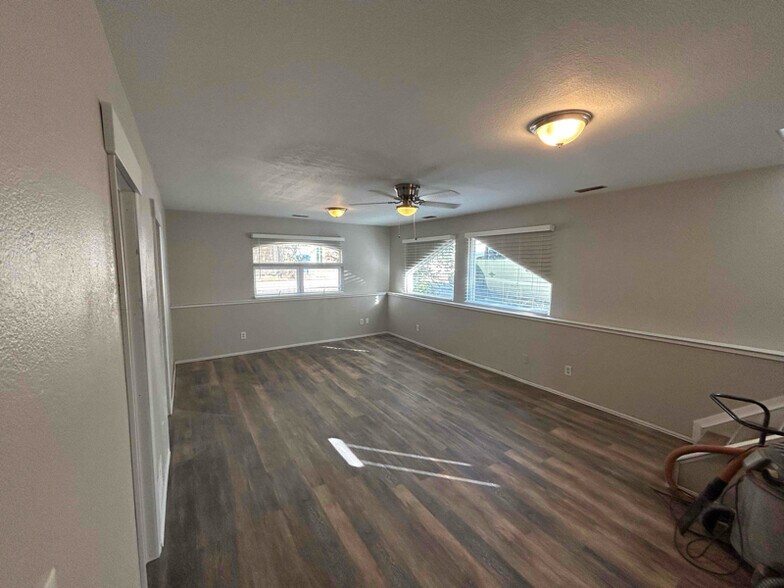 Building Photo - 913 E Uintah St