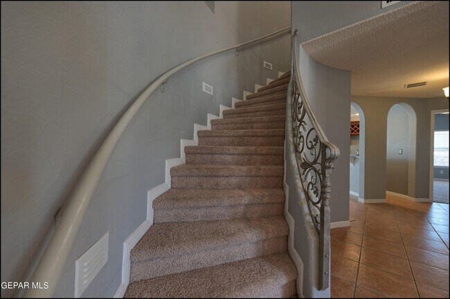 Building Photo - 6300 Franklin Vista Dr