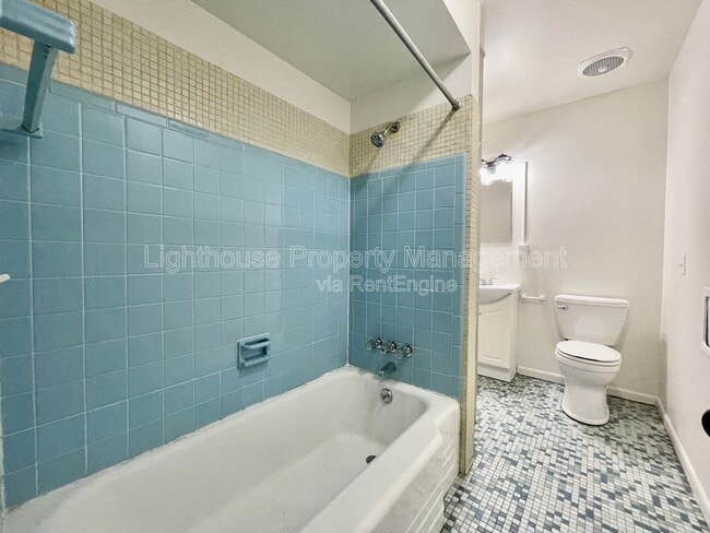 Building Photo - 1153 Hoyt St SE