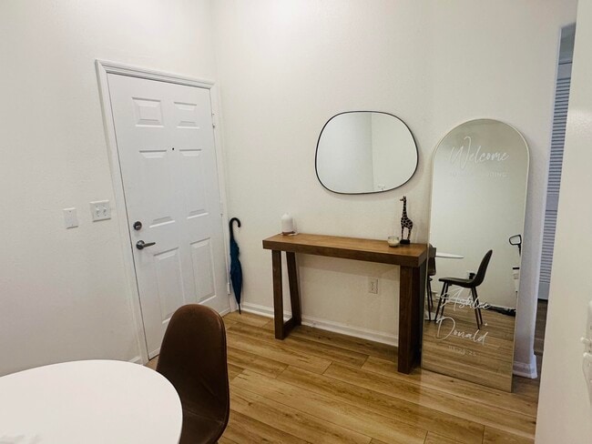 Building Photo - 533 NE 3rd Ave