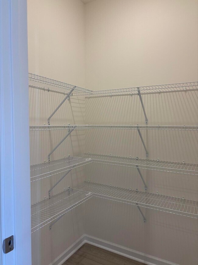 Building Photo - 372 Acorn St