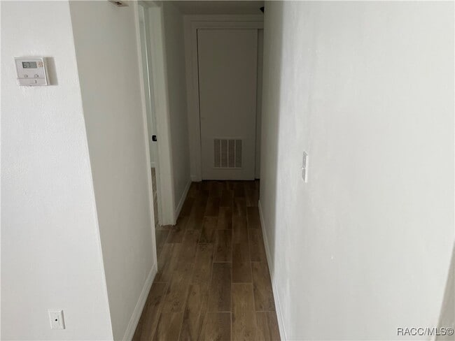 Building Photo - 8 W Murray St