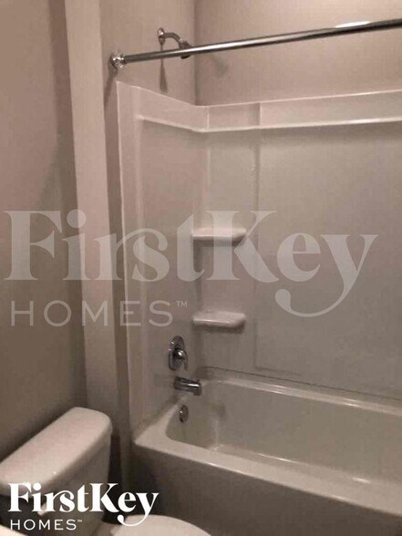 Building Photo - 5037 Bella Ct