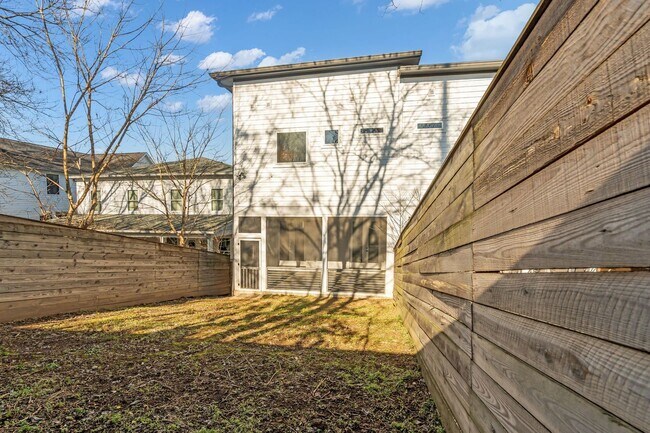 Building Photo - Modern Living in Wedgewood Houston