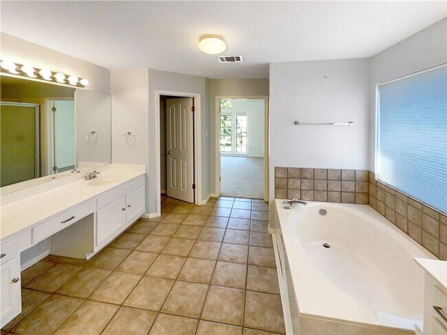 Building Photo - 1703 Amber Skyway Cove