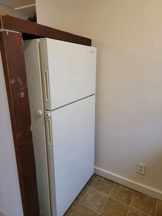 Building Photo - 4819 1/2-6645 1/2 S Fife St