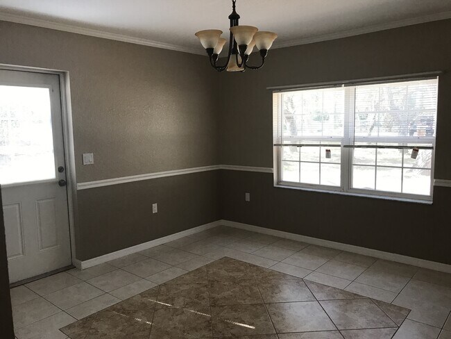 Building Photo - Brand New Interior