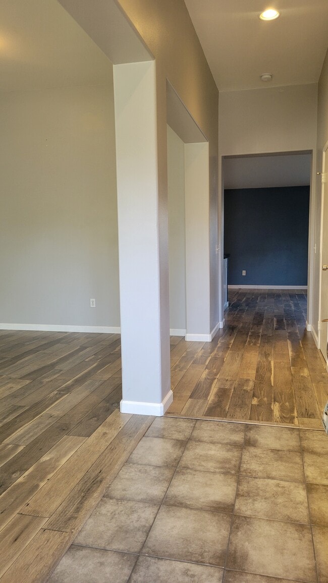 Building Photo - 32850 Sandalwood Ln