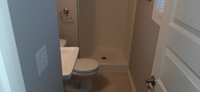 Building Photo - HURRY THIS WON'T LAST LONG! Gorgeous 3 bed, 2 bath in beautiful Parkville!