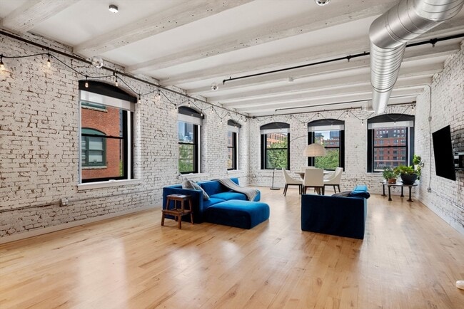 Building Photo - 21 Wormwood St