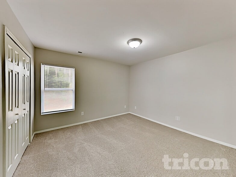 Building Photo - 4003 Larkhaven Village Dr