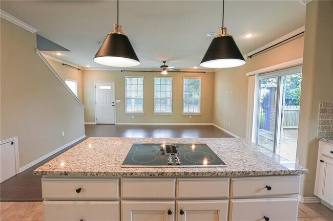 Building Photo - 626 N Tennyson Ln