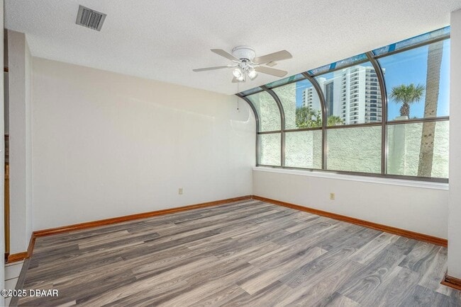 Building Photo - 200 Florida Shores Blvd