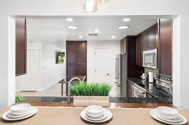 Building Photo - 3733 E Dahlia Dr
