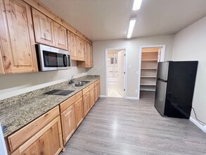 Building Photo - N201 One Bedroom Apartment UTILITIES INCLUDED - Gemstone Properties