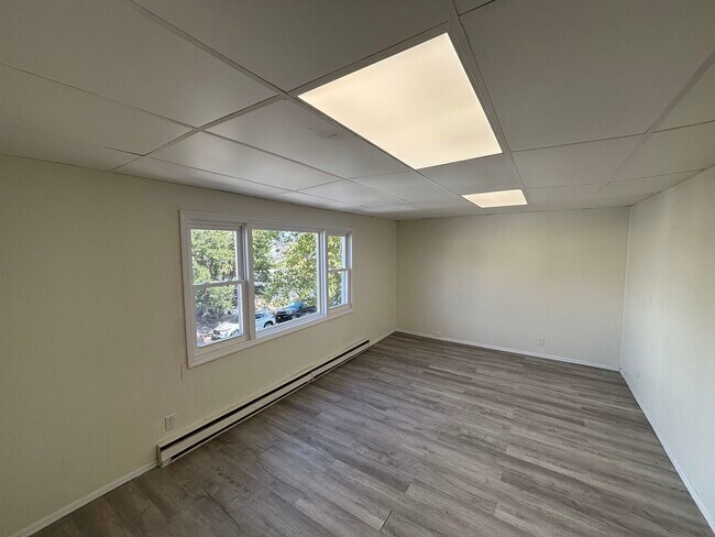 Building Photo - 80 E 24th St