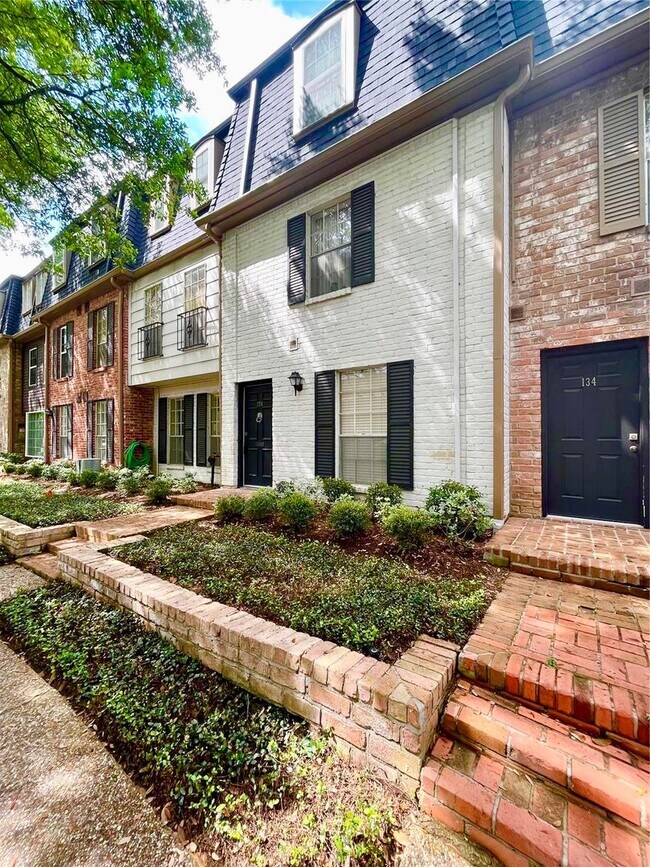 Building Photo - Charming one story Condo in Post Oak