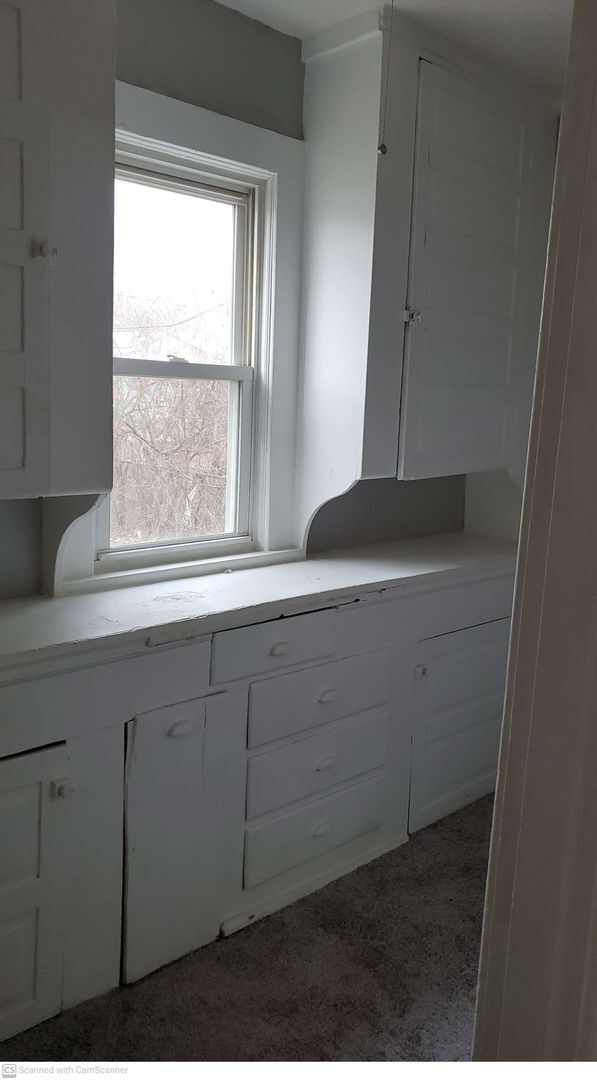 Building Photo - Renovated 3 bed 1 bath home with washer/dryer hook ups!