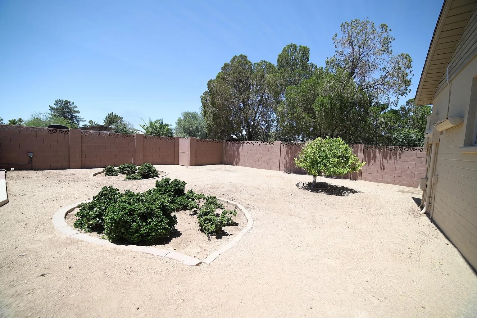 Building Photo - 4722 S Taylor Dr