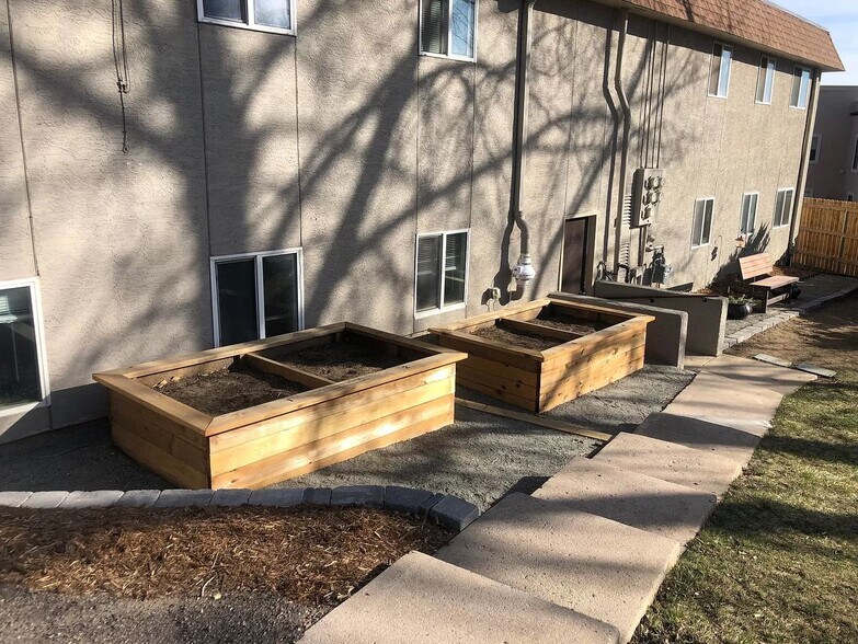 Building Photo - 2145 King St