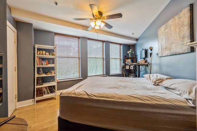 Building Photo - 1100 Clinton St