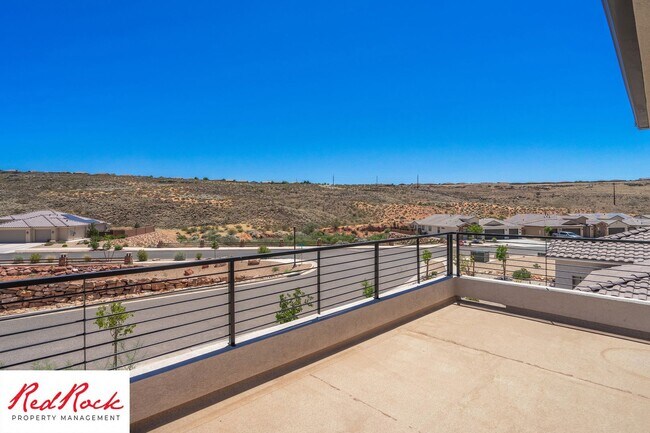 Building Photo - Stunning 4 Bedroom Home. Dog friendly!