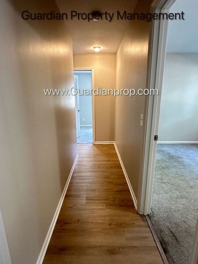Building Photo - Champlin 3 Bedroom, Excellent Condition, AC, Garage Available, Balcony, Heat Paid