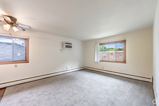 1BR, 1BA - 520SF - Living Room - Minnehaha Apartments