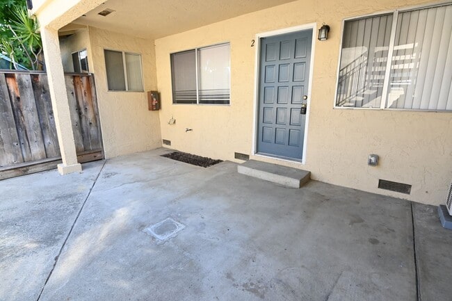 Building Photo - 639 Bolton Ct