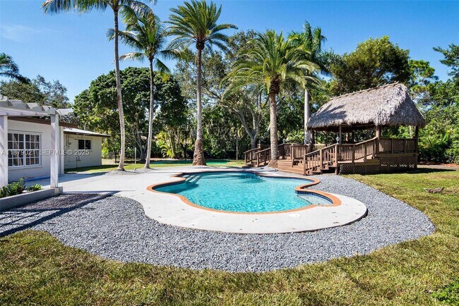 Building Photo - 11301 SW 91 Ave