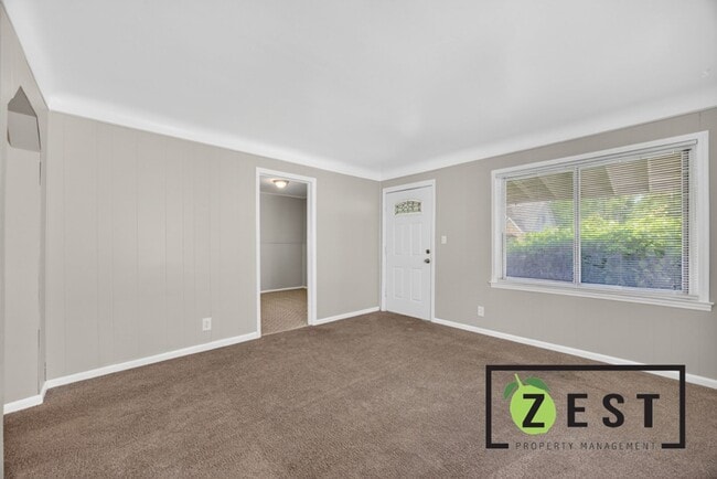 Building Photo - Affordable 3 BED 1 BATH Bungalow Home!