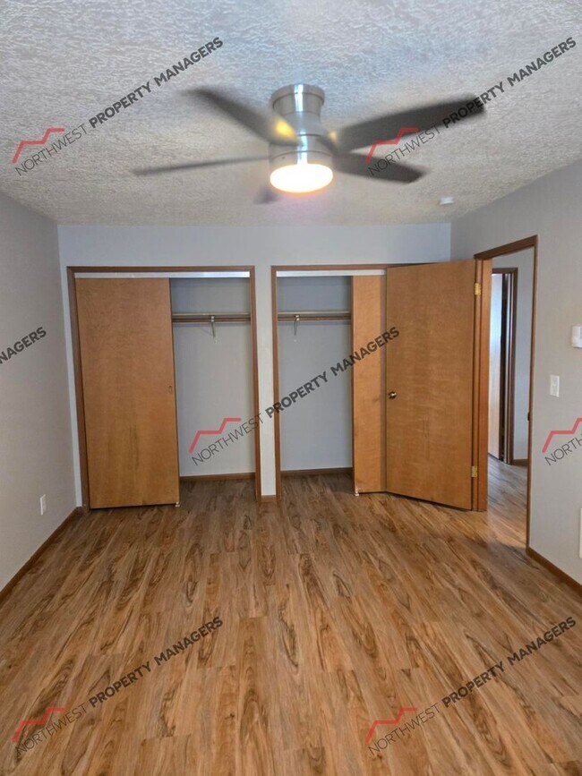 Building Photo - 119-121 Maple St