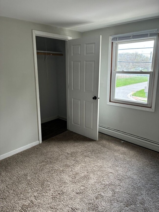 Building Photo - 2 Bedroom Apartment w/Appliances