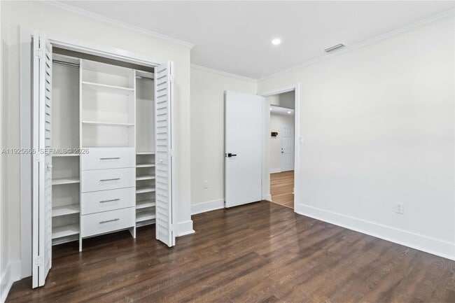 Building Photo - 3240 SW 69th Ave