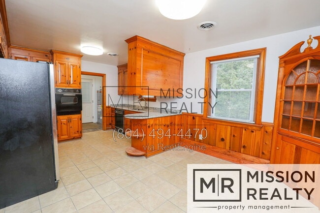 Building Photo - 4823 Suecla Dr