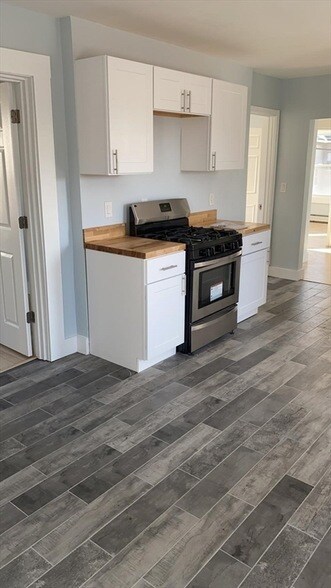 Building Photo - 116-118 Lawrence Street Unit 2