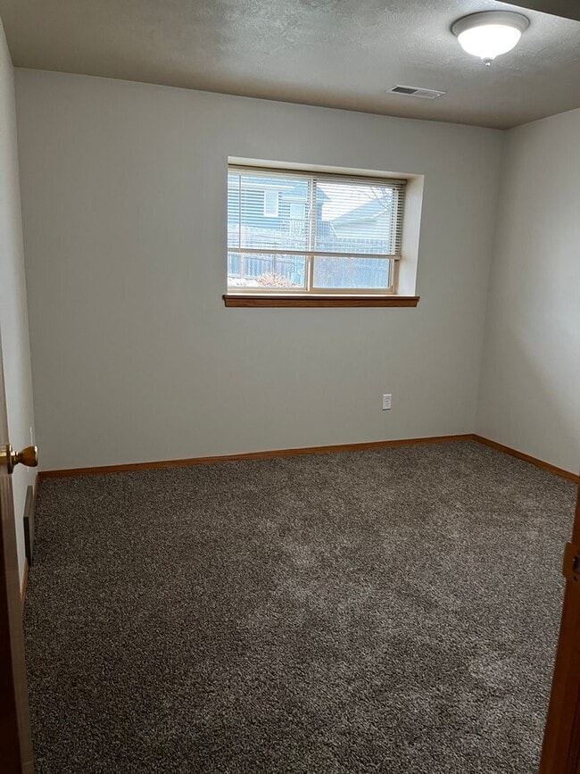 Building Photo - 5 Bed/2 Bath Rental Home on West Side!