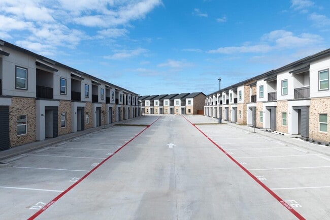 Building Photo - 651 FM511