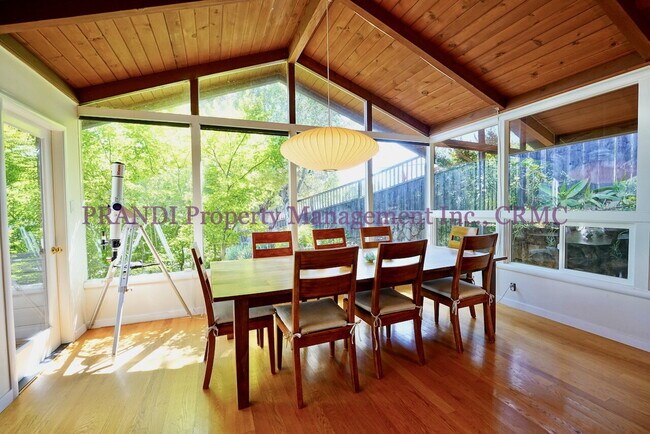 Building Photo - Stylish Greenbrae Home with Sweeping Views...