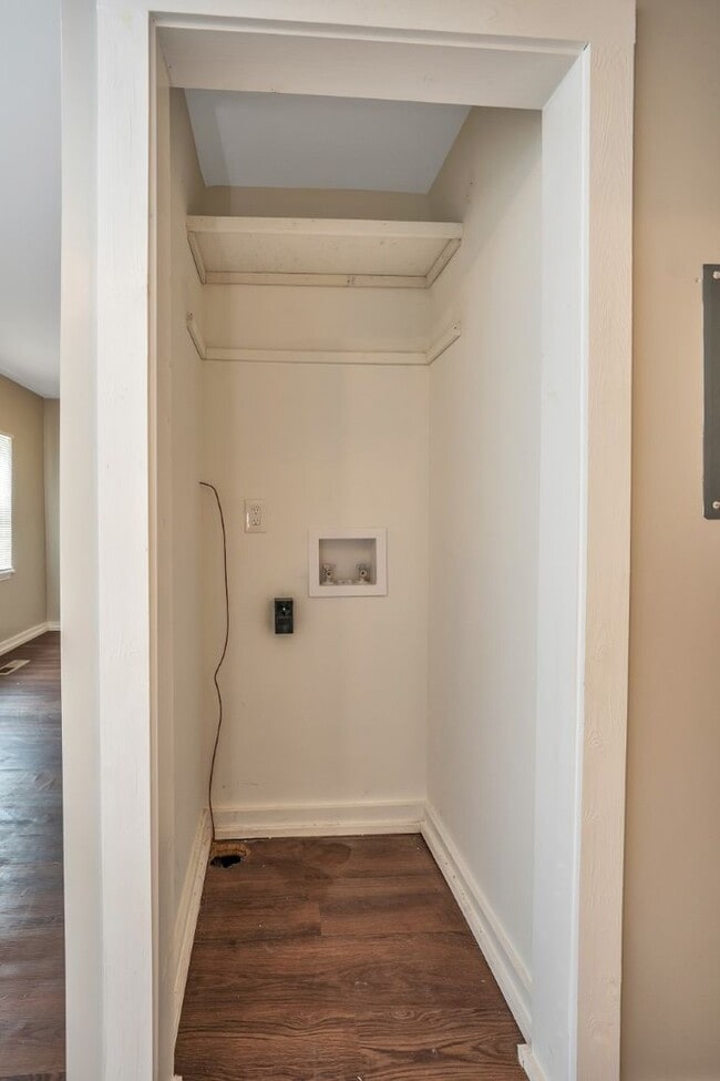 Building Photo - Move in Before the Holidays! Cozy Childers...