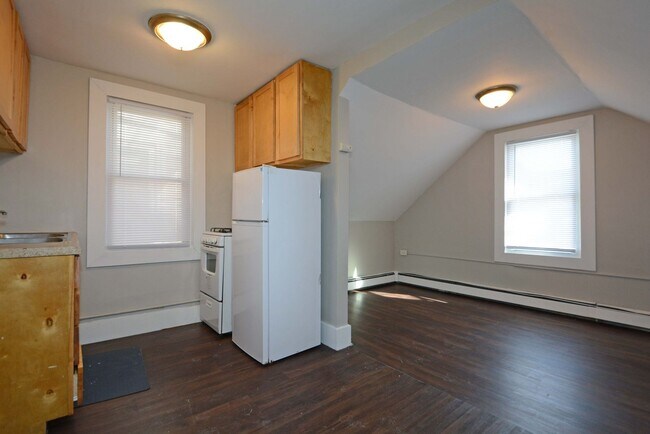 Building Photo - Move in Special! Updated Studio Unit - Available Now!